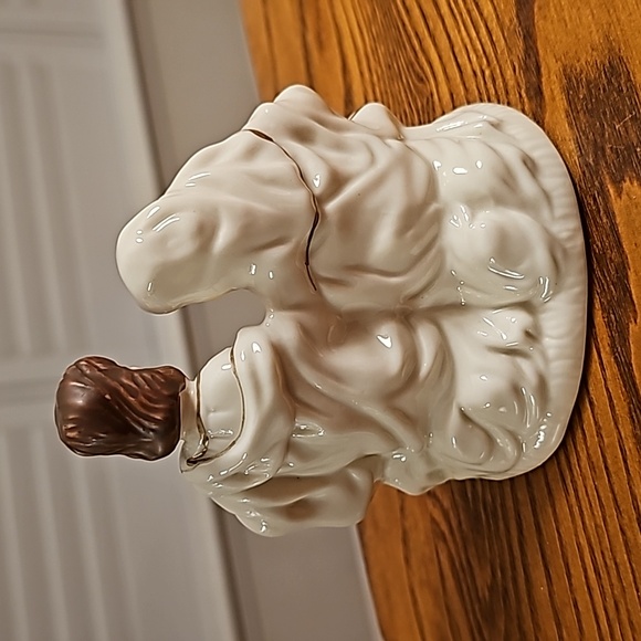 Vintage Porcelain Nativity Figure - Mary, Joseph, Baby Jesus and Lambs - Picture 5 of 6